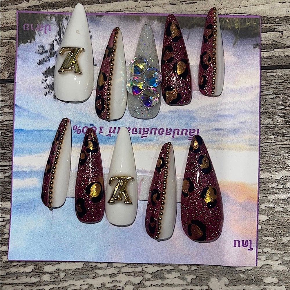 Press on nails
